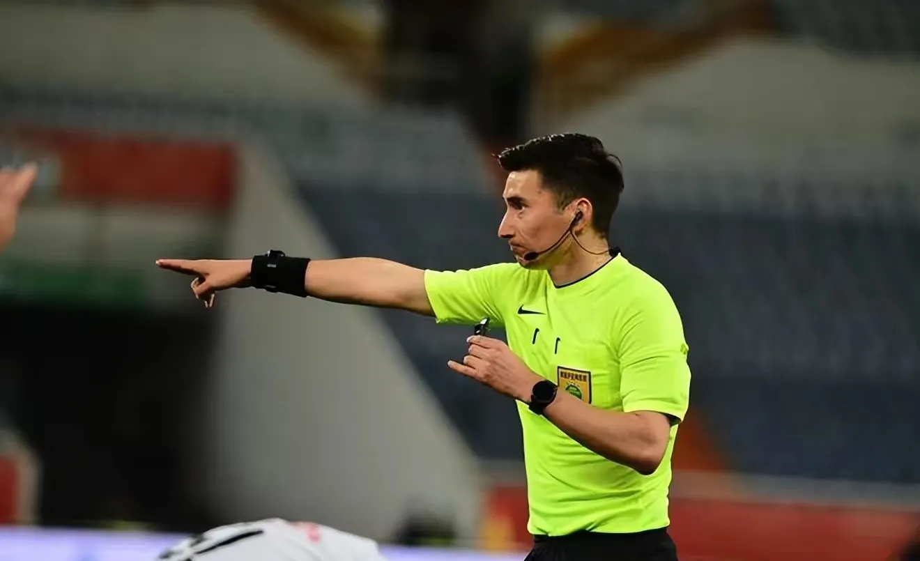 S15下注网站-清晨阿贾克斯防线松动——足总杯节点到来；球迷炸锅；赛季目标并未改变的简单介绍