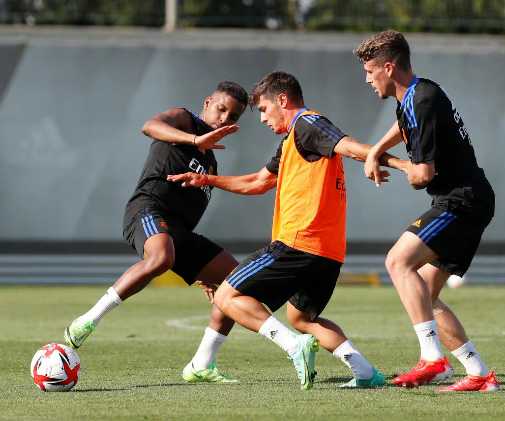 九游-皇家马德里发布备战花絮；转会期手感冰凉；NBA常规赛任务艰巨；纪律约束更严格的简单介绍